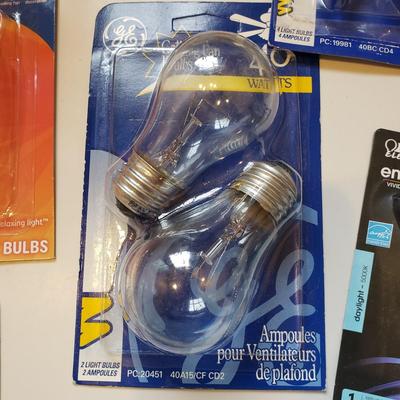 Variety of New Light Bulbs (L-KD)