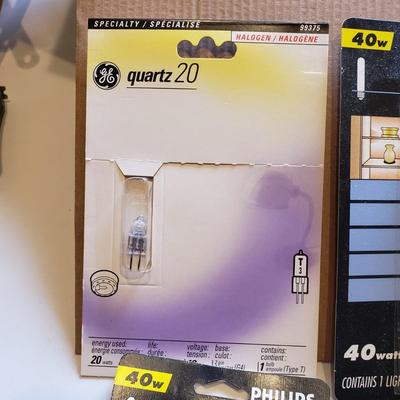 Variety of New Light Bulbs (L-KD)