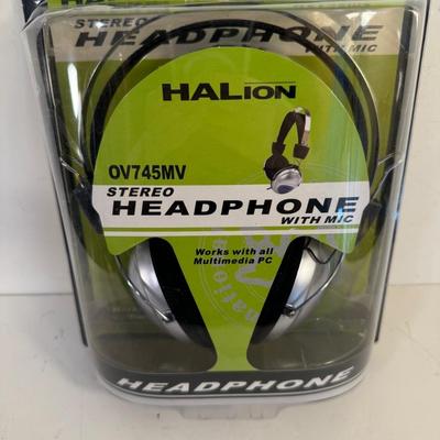 Lot 22. Headphones