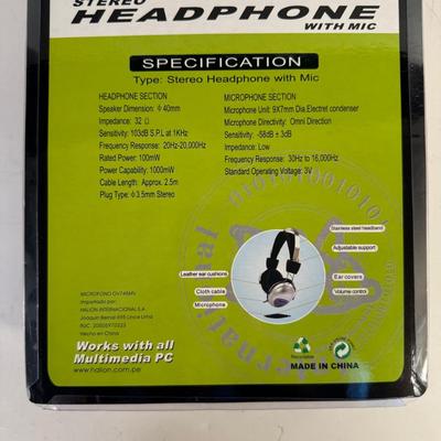 Lot 22. Headphones