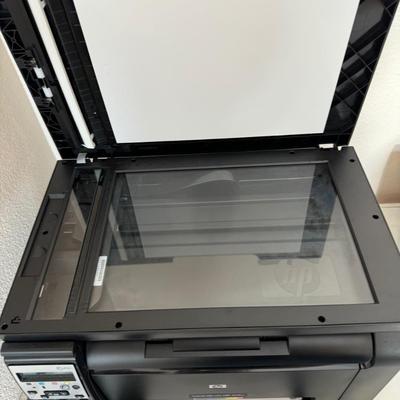 Lot. 25 hp LaserJet 100 Printer