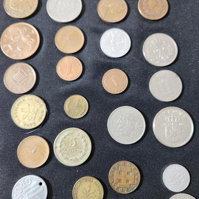 Very Large Coin Lot from Around the World 1800's 1900's
