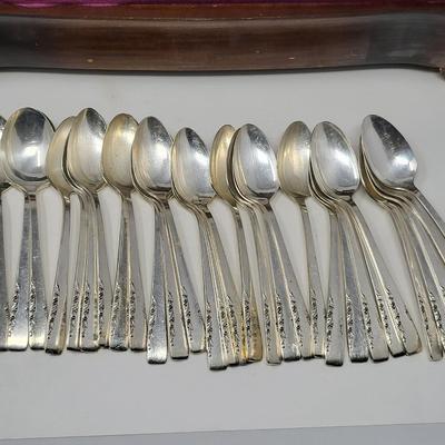 Rogers/Oneida Proposal Pattern Flatware w/Wood Storage Box