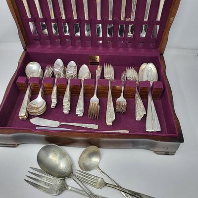 Rogers/Oneida Proposal Pattern Flatware w/Wood Storage Box
