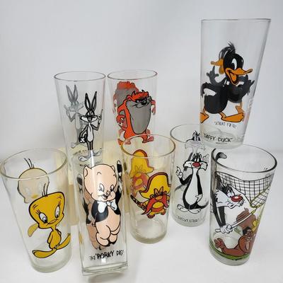(8) 1970's Vintage Pepsi Looney Tunes Collector Series Glasses