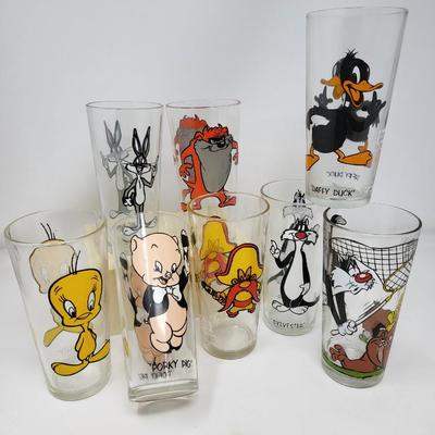 (8) 1970's Vintage Pepsi Looney Tunes Collector Series Glasses
