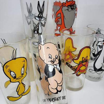 (8) 1970's Vintage Pepsi Looney Tunes Collector Series Glasses