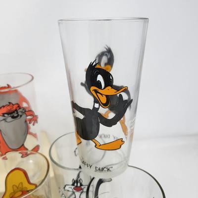 (8) 1970's Vintage Pepsi Looney Tunes Collector Series Glasses