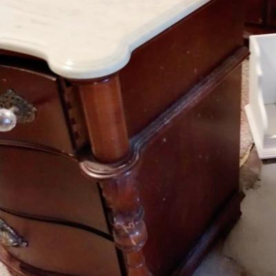 Pulaski Furniture Mahogany Victorian Marble Top Nightstand