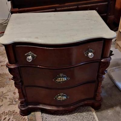 Pulaski Furniture Mahogany Victorian Marble Top Nightstand