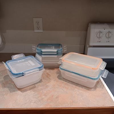 SNAPWARE PLASTIC FOOD STORAGE CONTAINERS