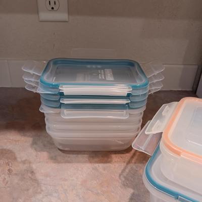 SNAPWARE PLASTIC FOOD STORAGE CONTAINERS