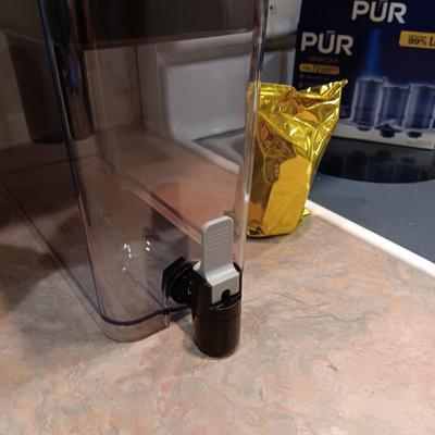 BRITA WATER PURIFIER W/SPIGOT, FILTER AND WATER BOTTLES