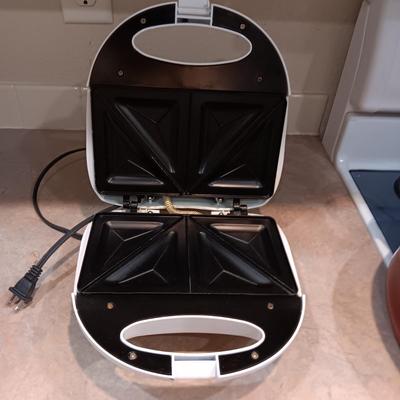 12" TEFLON SKILLET AND CHEFMATE SANDWICH MAKER