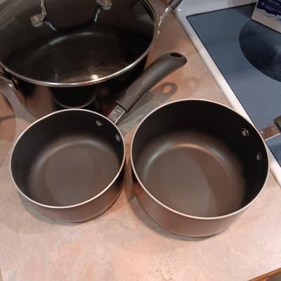 SET OF TEFLON COOKWARE