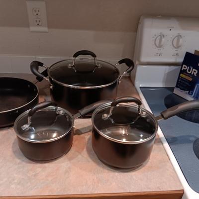 SET OF TEFLON COOKWARE