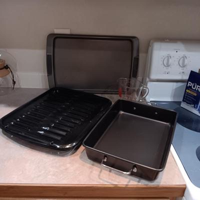 COOKIE SHEET, LASAGNA PAN AND BROILING PAN