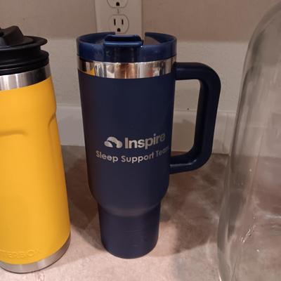 GLASS BEVERAGE CONTAINER W/SPIGOT AND TRAVEL CUPS