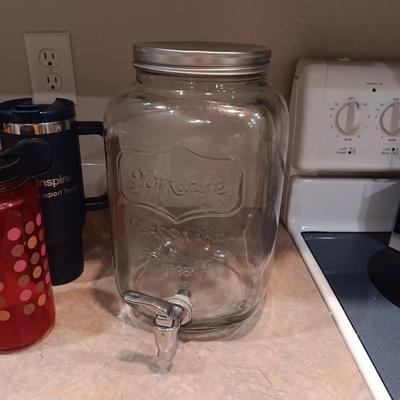 GLASS BEVERAGE CONTAINER W/SPIGOT AND TRAVEL CUPS
