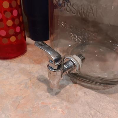GLASS BEVERAGE CONTAINER W/SPIGOT AND TRAVEL CUPS