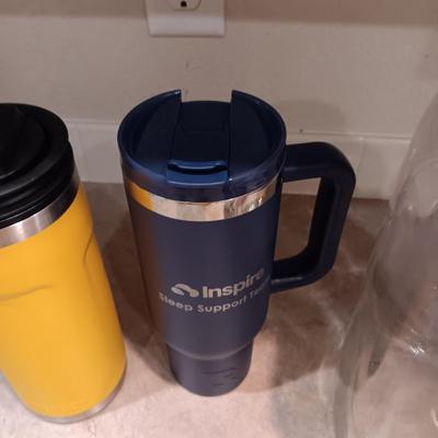 GLASS BEVERAGE CONTAINER W/SPIGOT AND TRAVEL CUPS