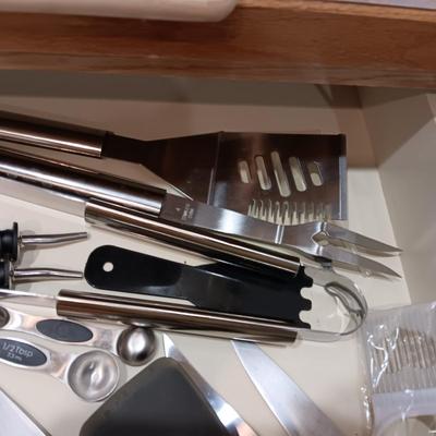 KITCHEN UTENSILS, BBQ TOOLS AND CUTLERY
