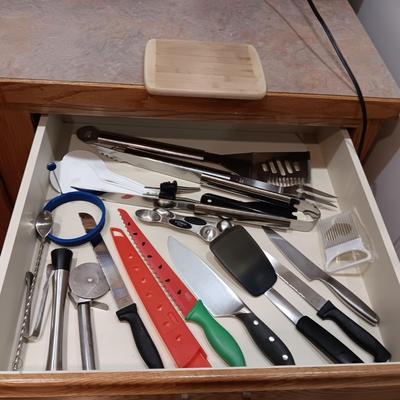 KITCHEN UTENSILS, BBQ TOOLS AND CUTLERY