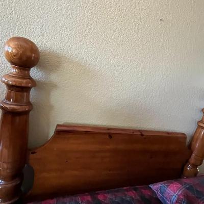Paul Bunion 4 Post Queen Bedroom Set