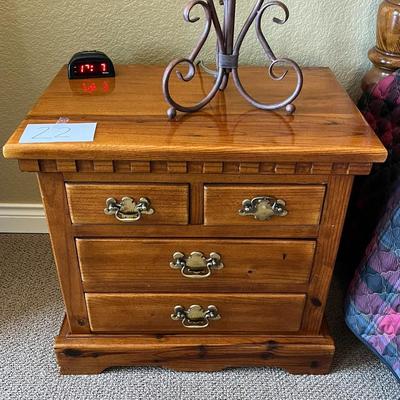 Colonial Pine Link Taylor Night Stand