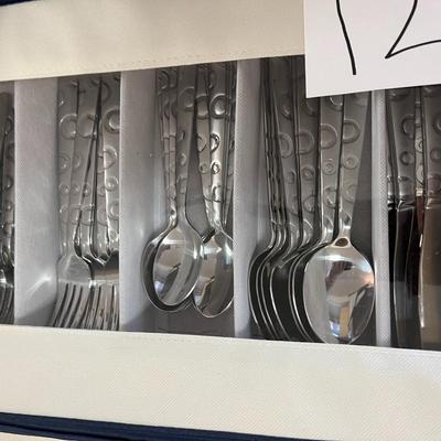 60 Piece Circle Design Cambridge Stainless Steel Silverware 