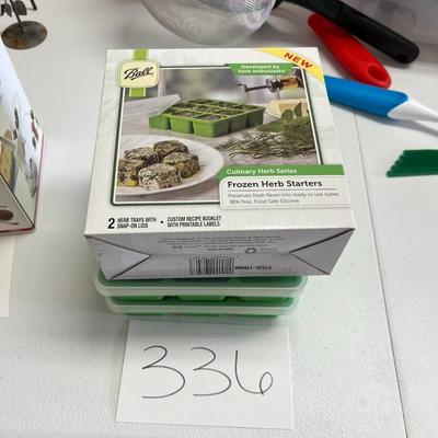 2 Ball Frozen Herb Starters Trays W/Snap On Lids