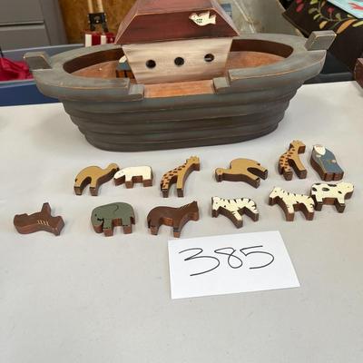 Noah's Ark Boat W/12 Hand Painted Animals