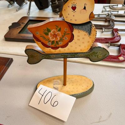 Chicken On Stand Table Décor