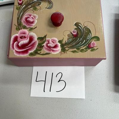 Pink Box W/Pink Roses Design On Top