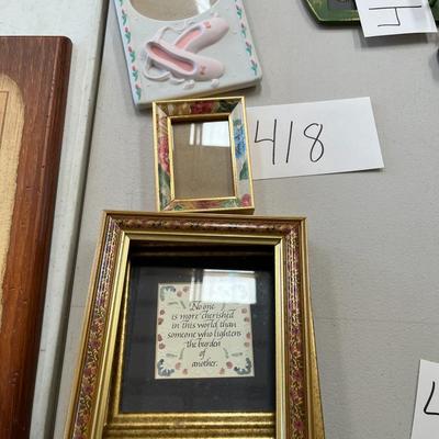 Bundle Of Picture Frames & 1 Wall Décor