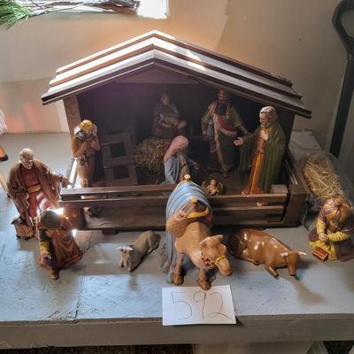 Nativity Scene Set W/Straw & 12 Hand Painted Pieces