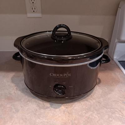 CROCK POT, HAND GRINDER AND STRAINER