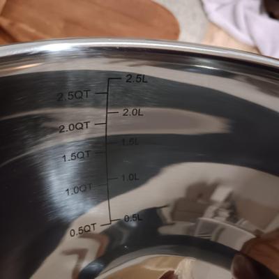 3 NESTING STAINLESS STEEL BOWLS W/RUBBER BOTTOMS AND MEASUREMENTS INSIDE THE BOWLS