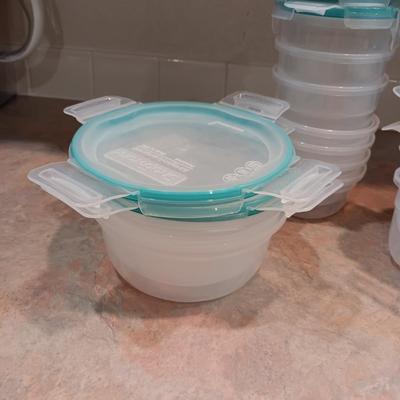 SNAPWARE PLASTIC FOOD STORAGE CONTAINERS