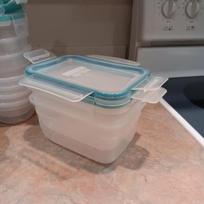 SNAPWARE PLASTIC FOOD STORAGE CONTAINERS