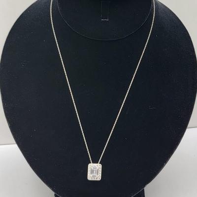 Dainty Sparkly Necklaces For Any Ocassion