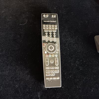 HARMAN KARDON RECEIVER W/REMOTE