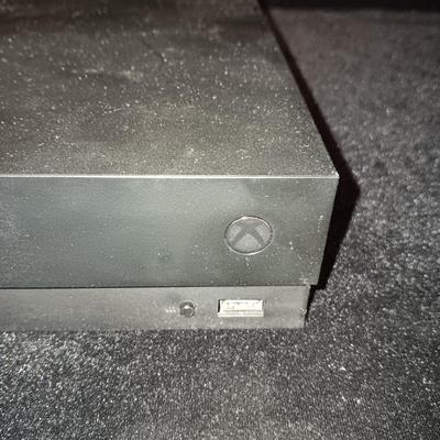 XBOX ONE X GAME CONSOLE