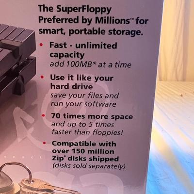 Zip 100 Portable Storage For PCs (2L-RG)