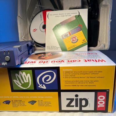 Zip 100 Portable Storage For PCs (2L-RG)