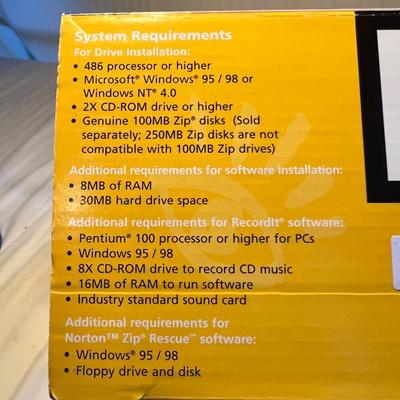 Zip 100 Portable Storage For PCs (2L-RG)