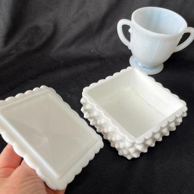 Lot 28 Milk glass lot