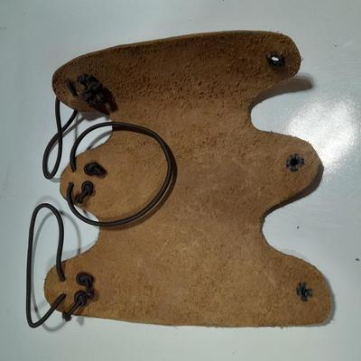 Arrows and wrist guards for a bow - At least a dozen arrows