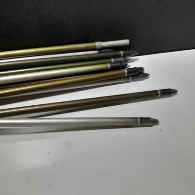 Arrows and wrist guards for a bow - At least a dozen arrows
