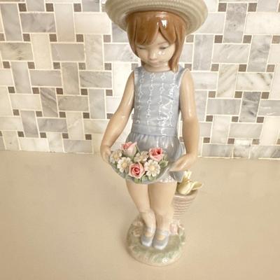 Lladro Girl with flower basket no box